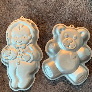 Vintage Lot of 2 Wilton Baby and Teddy Bear Cake Pans. Good used condition.
